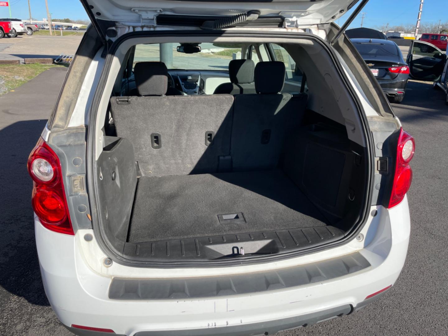 2015 White Chevrolet Equinox (1GNALAEK2FZ) with an 4-Cyl, 2.4 Liter engine, Automatic, 6-Spd transmission, located at 8008 Warden Rd, Sherwood, AR, 72120, (501) 801-6100, 34.830078, -92.186684 - Photo#9